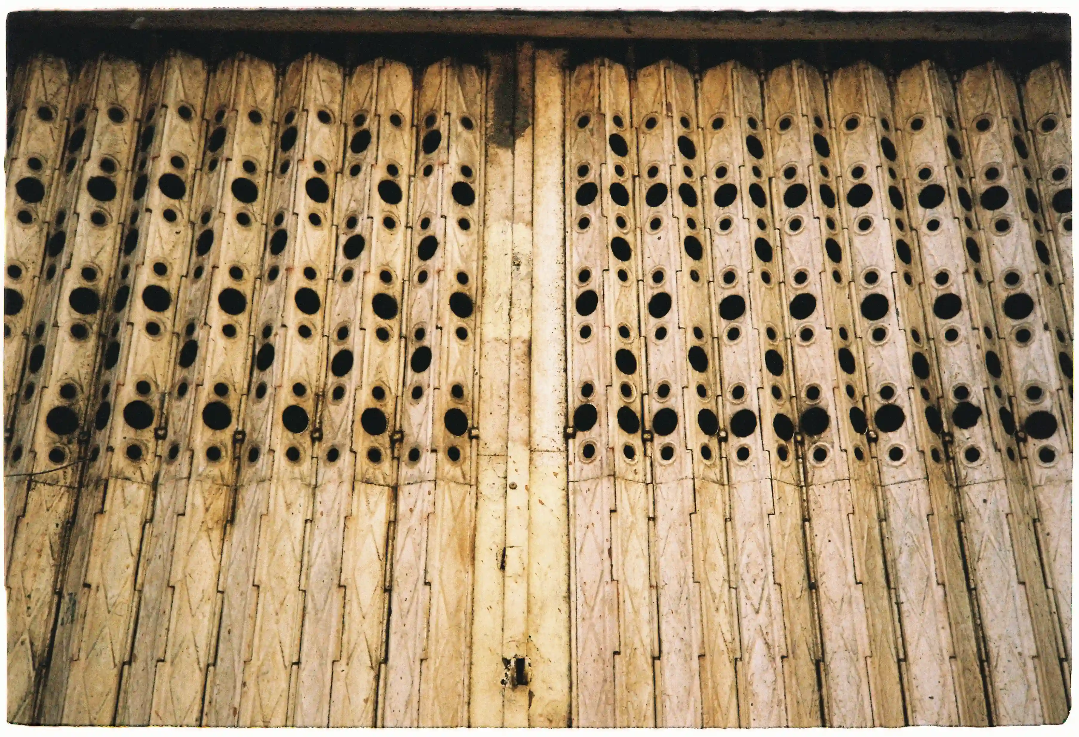 Chi tiết tốt ở tâm ảnh, giảm dần khi ra rìa nhưng Pentax PC35 AF đã làm tốt - Fuji 400