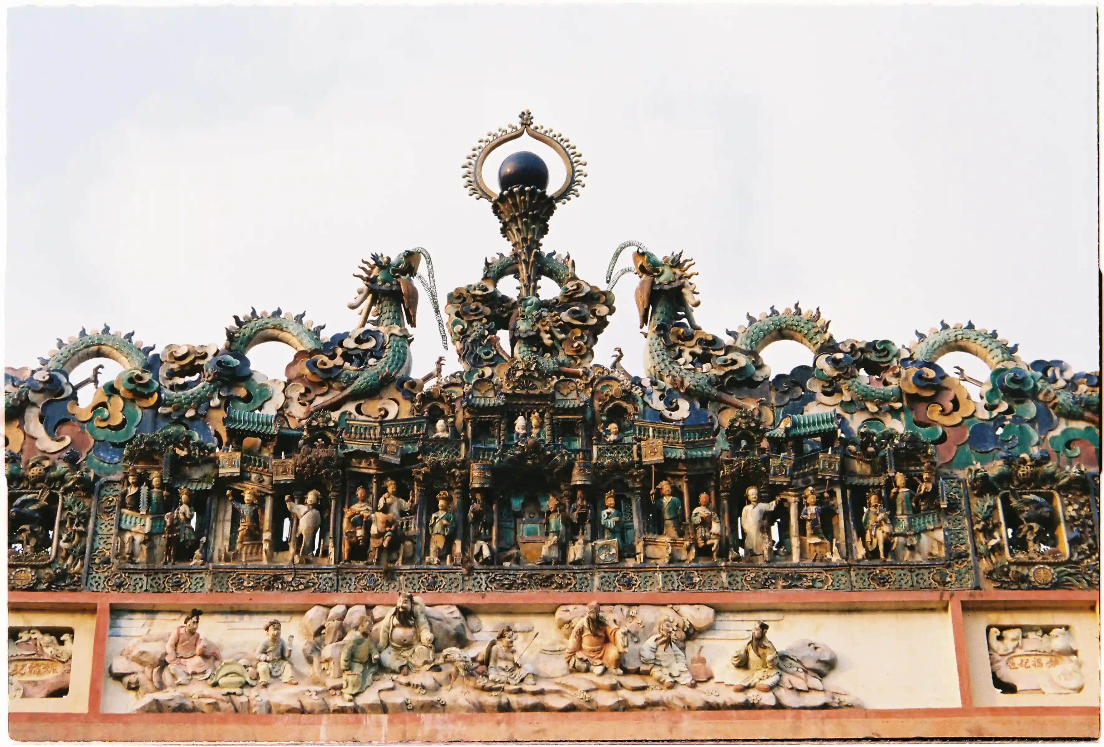 Cận cảnh tượng rồng và các nhân vật trên mái đình: Ảnh chụp tele sắc nét từ xa bằng Canon Autoboy Jet