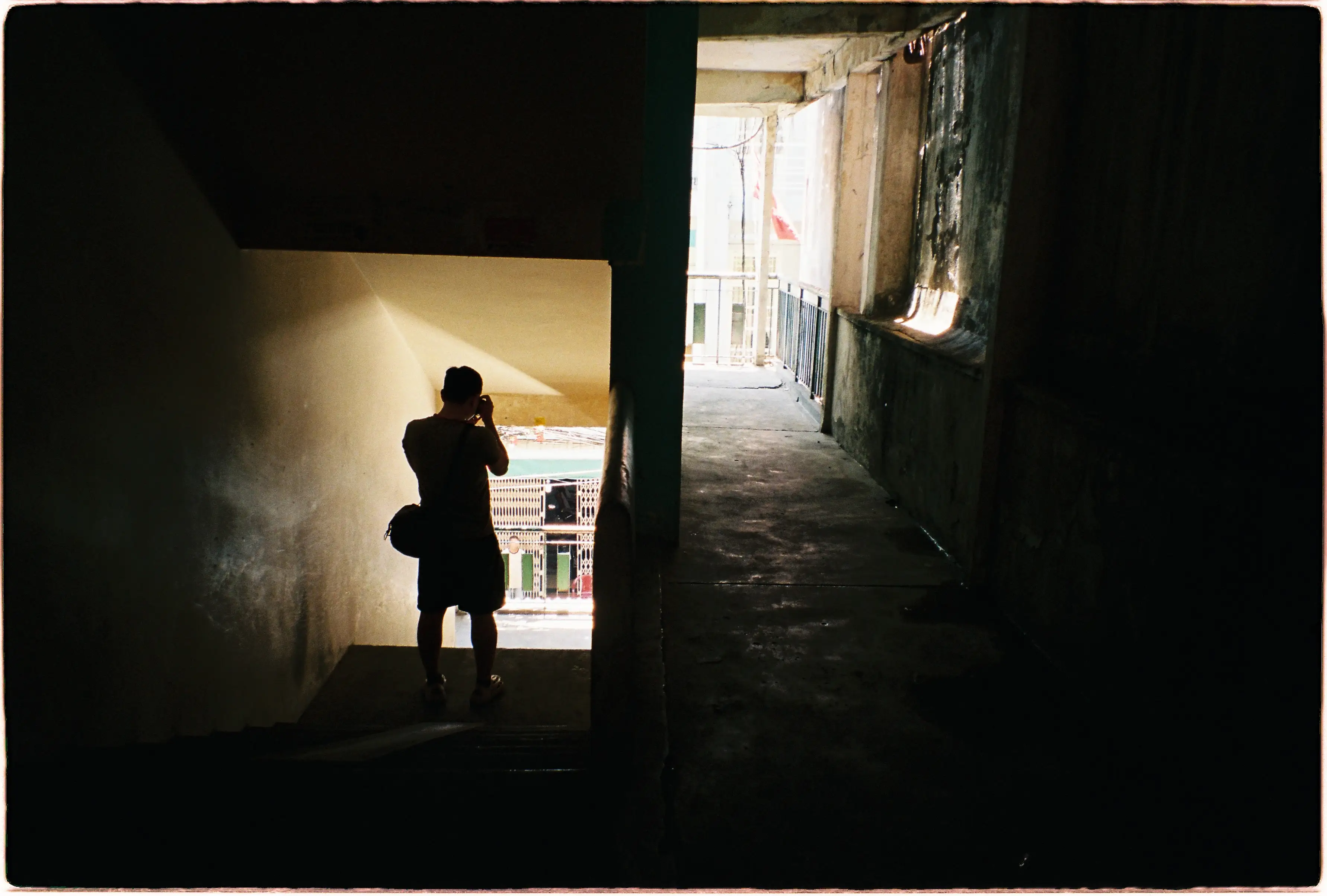 Chụp ảnh tương phản cao không hè khó với Konica Lexio 70 - Fuji 400