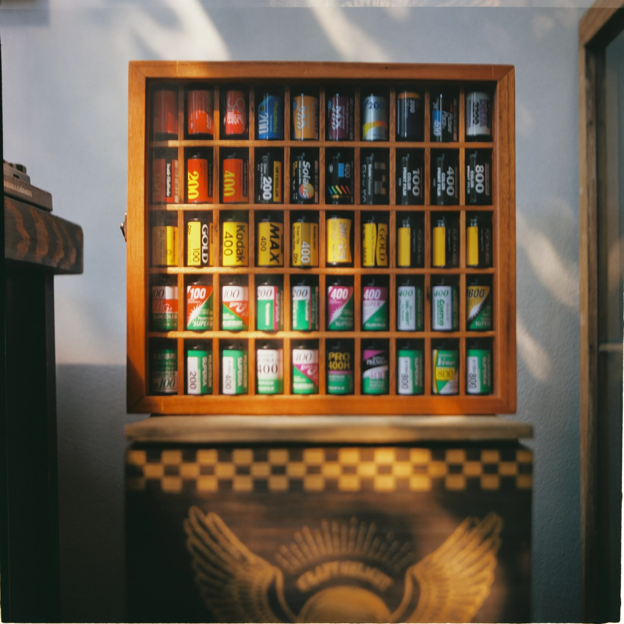 Các Loại Film Chụp Ảnh Phổ Biến: Hướng Dẫn Chọn Film Chuẩn Gu