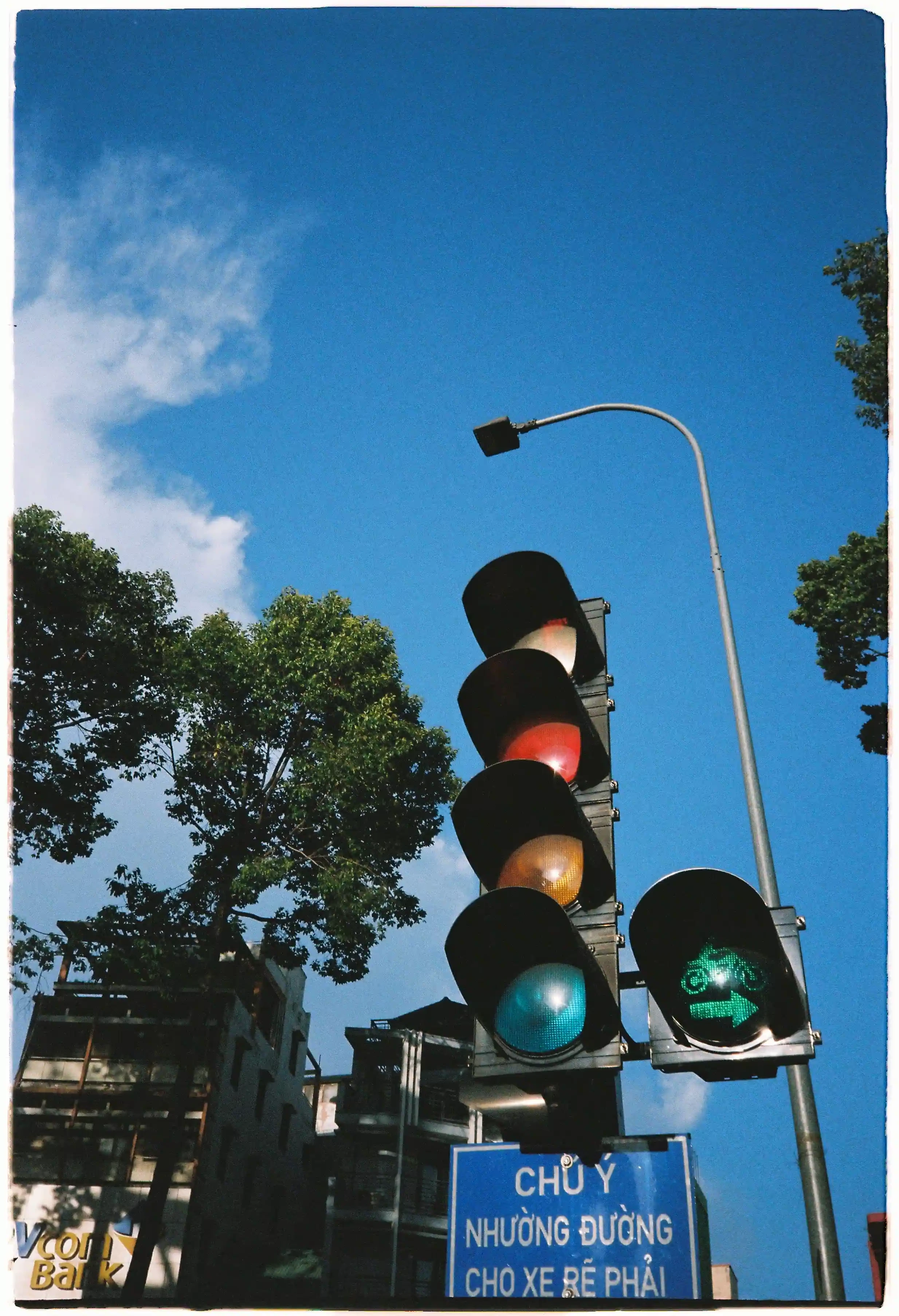 Ảnh xử lý tương phản tốt, đậm đà màu sắc từ Pentax PC35 AF - Fuji 400
