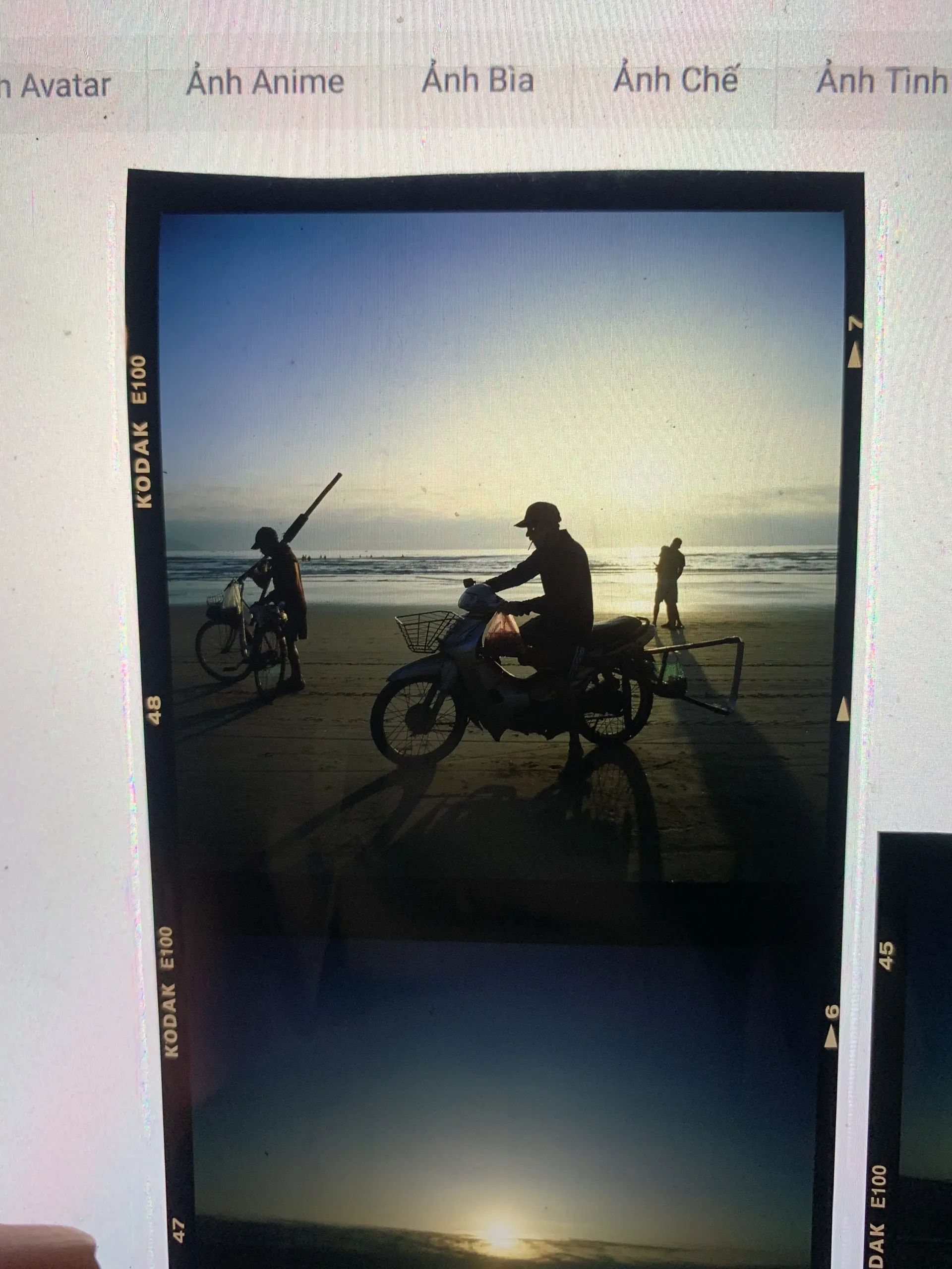 Ví dụ khác về ảnh phim slide (phim dương bản) khi soi với đèn trắng