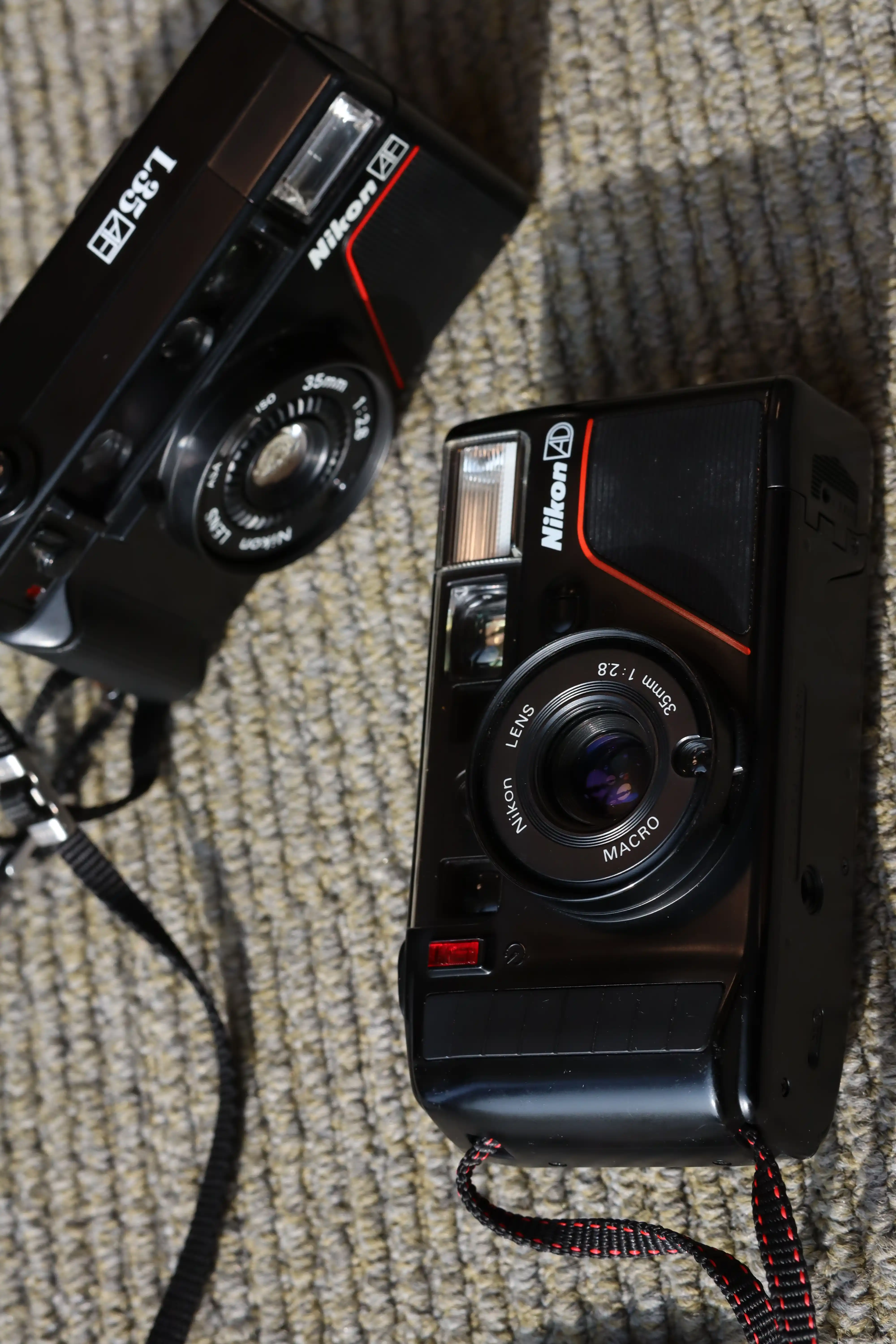 Bạn sẽ chọn gì? Anh cả Nikon L35 AF hay em út Nikon L35 AD3?