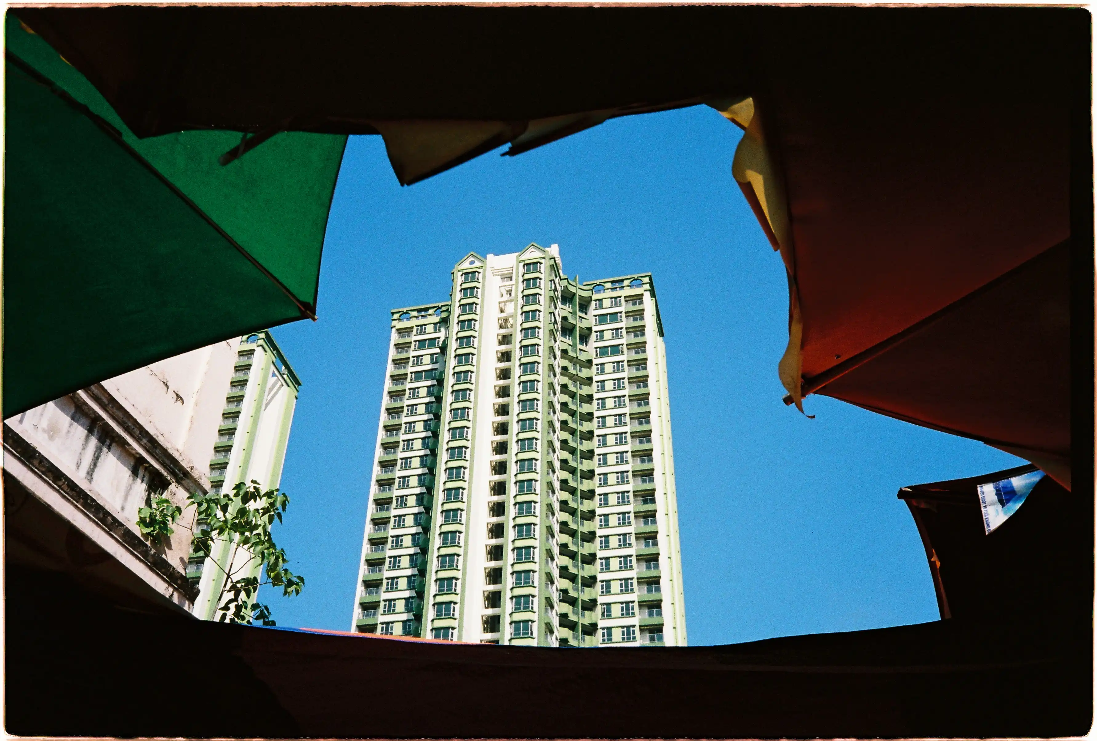 Ảnh chụp Thuận Kiều Plaza bởi Nikon L35 AD3