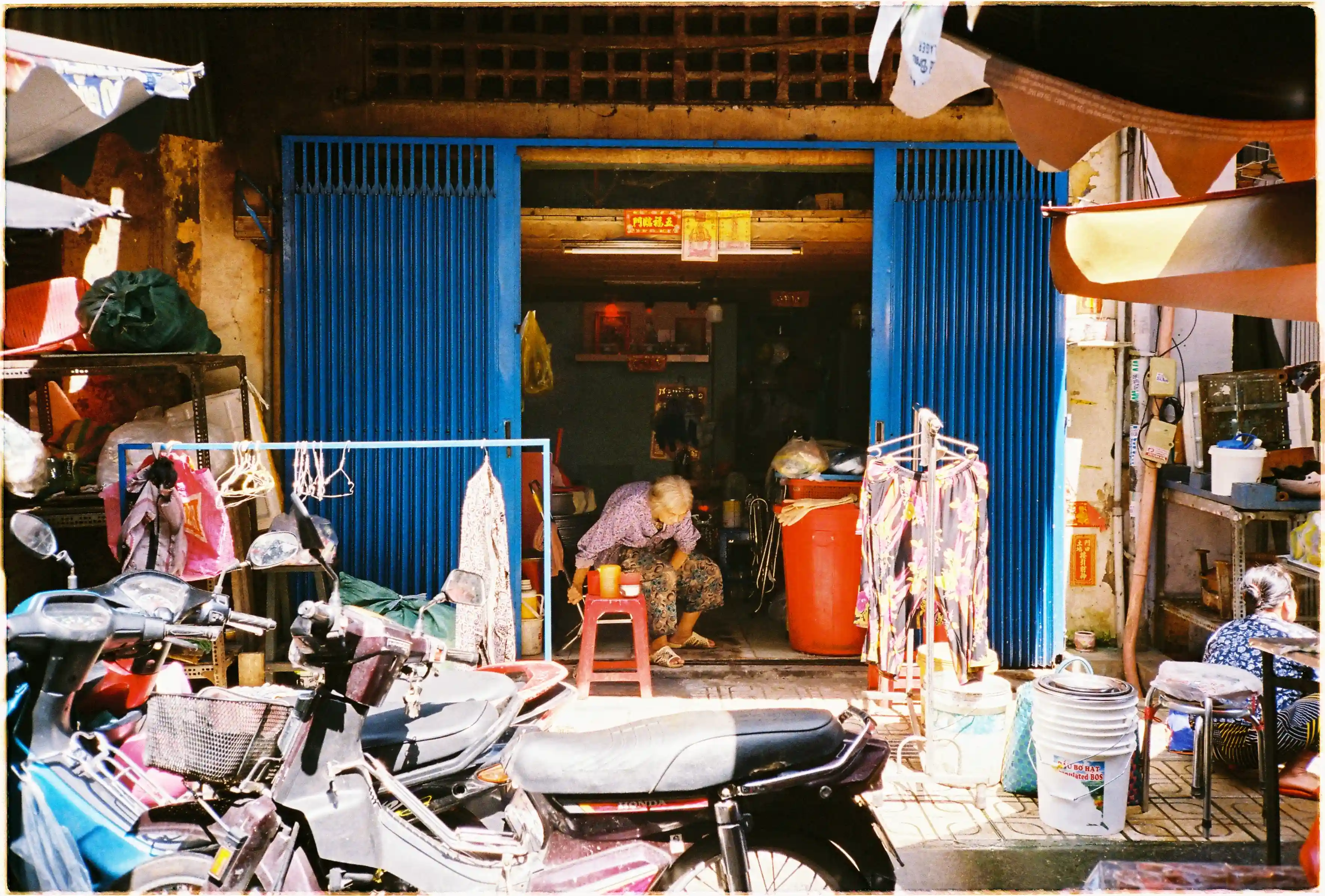 Ảnh chụp chợ người Hoa bởi Nikon L35 AF