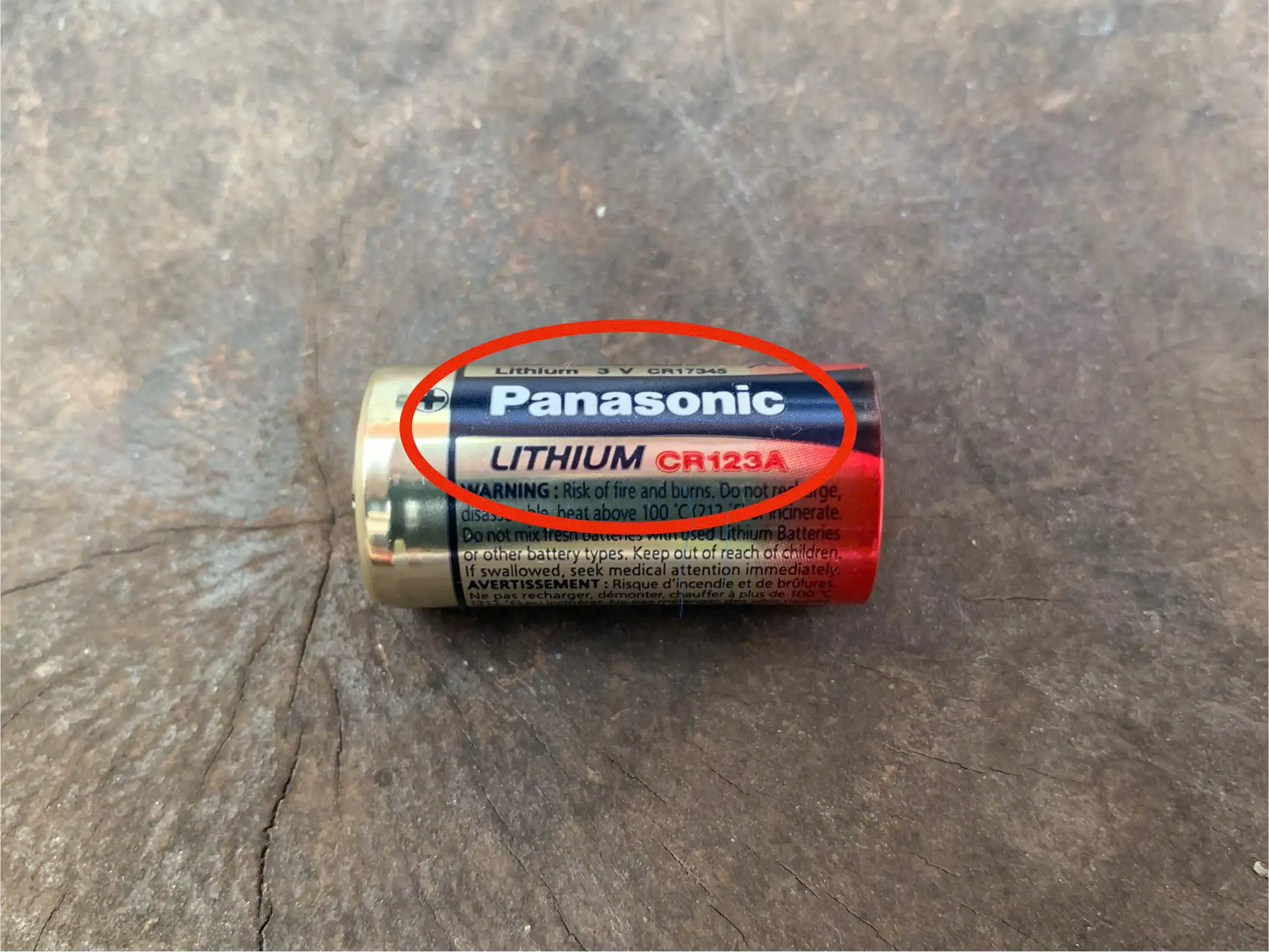 Pin CR123A với điện áp 3V (3 Volt)