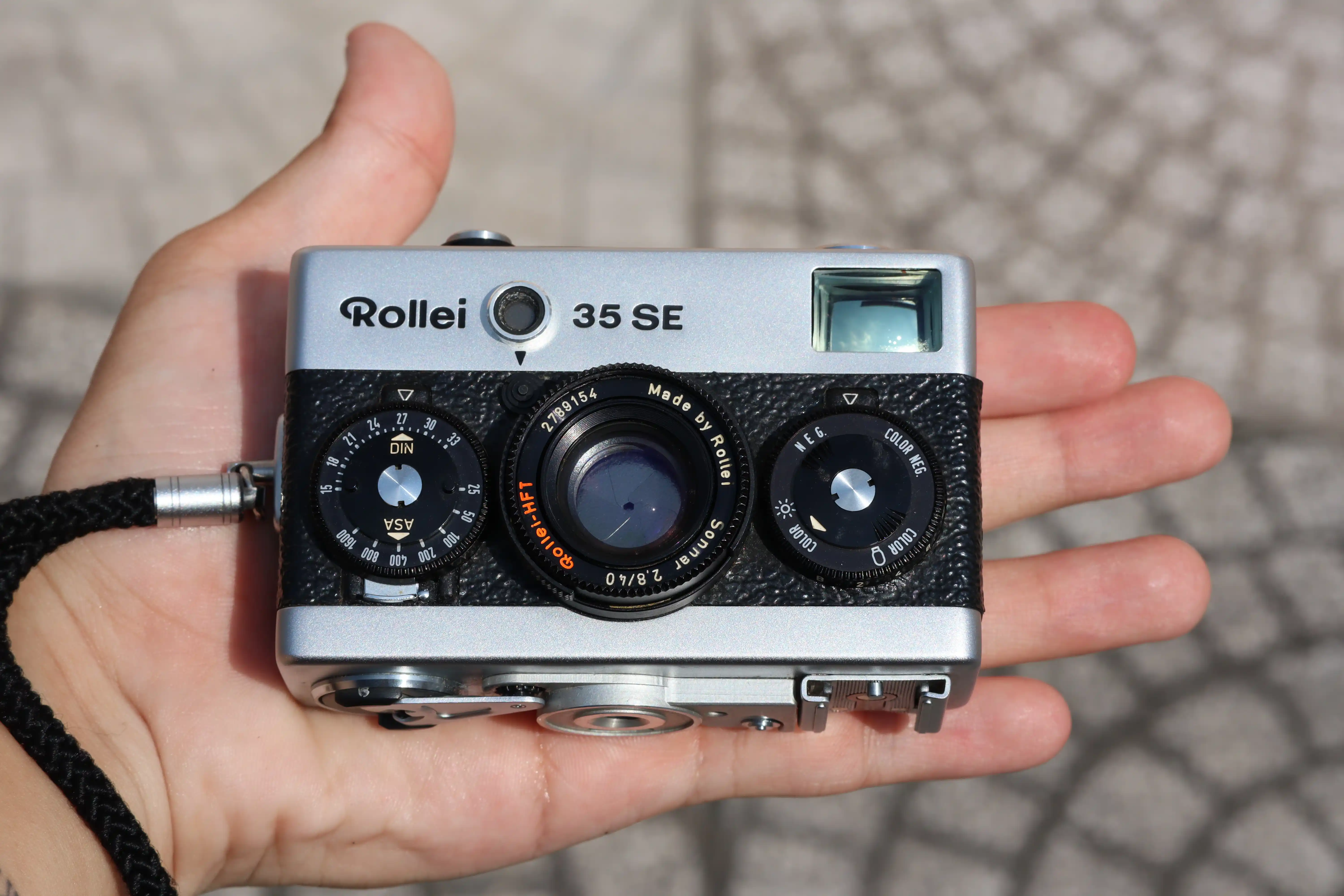 Đánh Giá Rollei 35 SE: Thế Giới Phim Gọn Trong Lòng Bàn Tay!